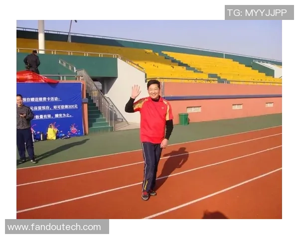 网友热潮模仿男足球明星技艺大比拼引发热议与欢笑 网友热潮模仿男足球明星技艺大比拼引发热议与欢笑