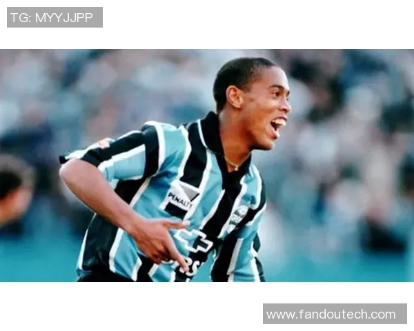 足球明星个人成就与荣誉回顾及其职业生涯亮点分析 足球明星个人成就与荣誉回顾及其职业生涯亮点分析