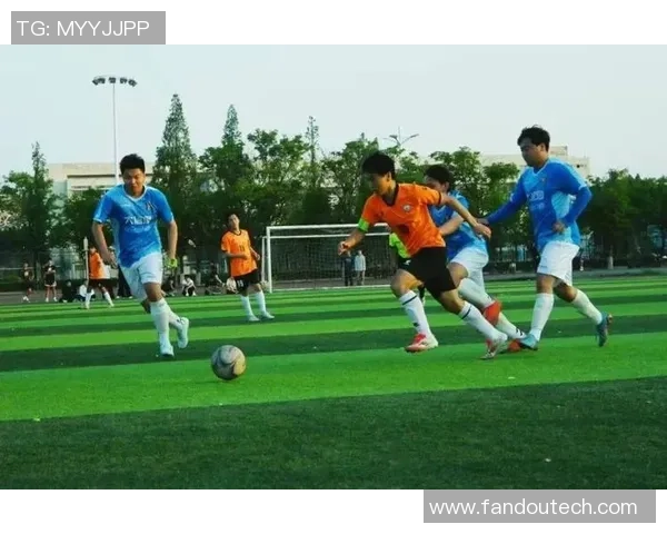 足球明星们的另一面：热爱打牌的球场英雄们的趣味生活