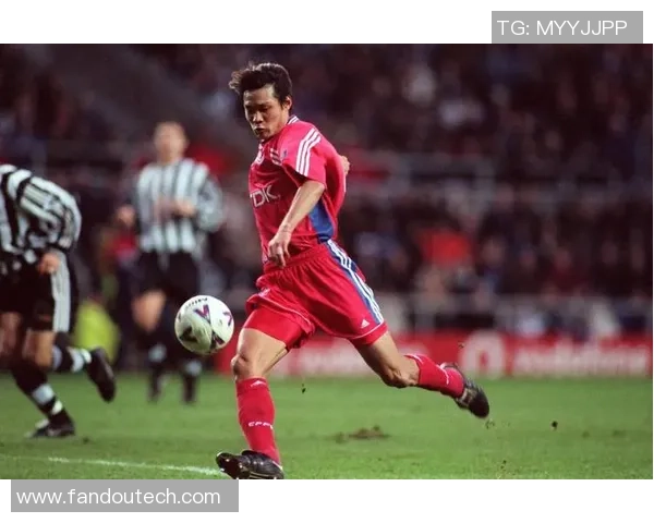 足球明星在小角落里的精彩瞬间与独特魅力尽显无遗