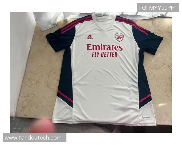 足球明星球衣号码背后的故事与大号球衣的魅力解析